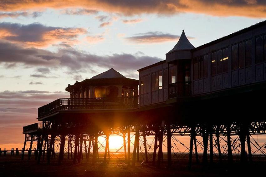 Esjays At Knowles House Lytham St Annes Exterior foto
